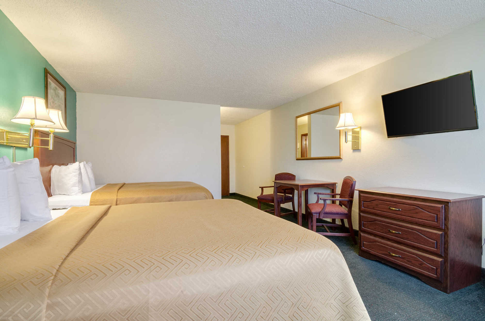Americas Best Value Inn Salina Quarto foto